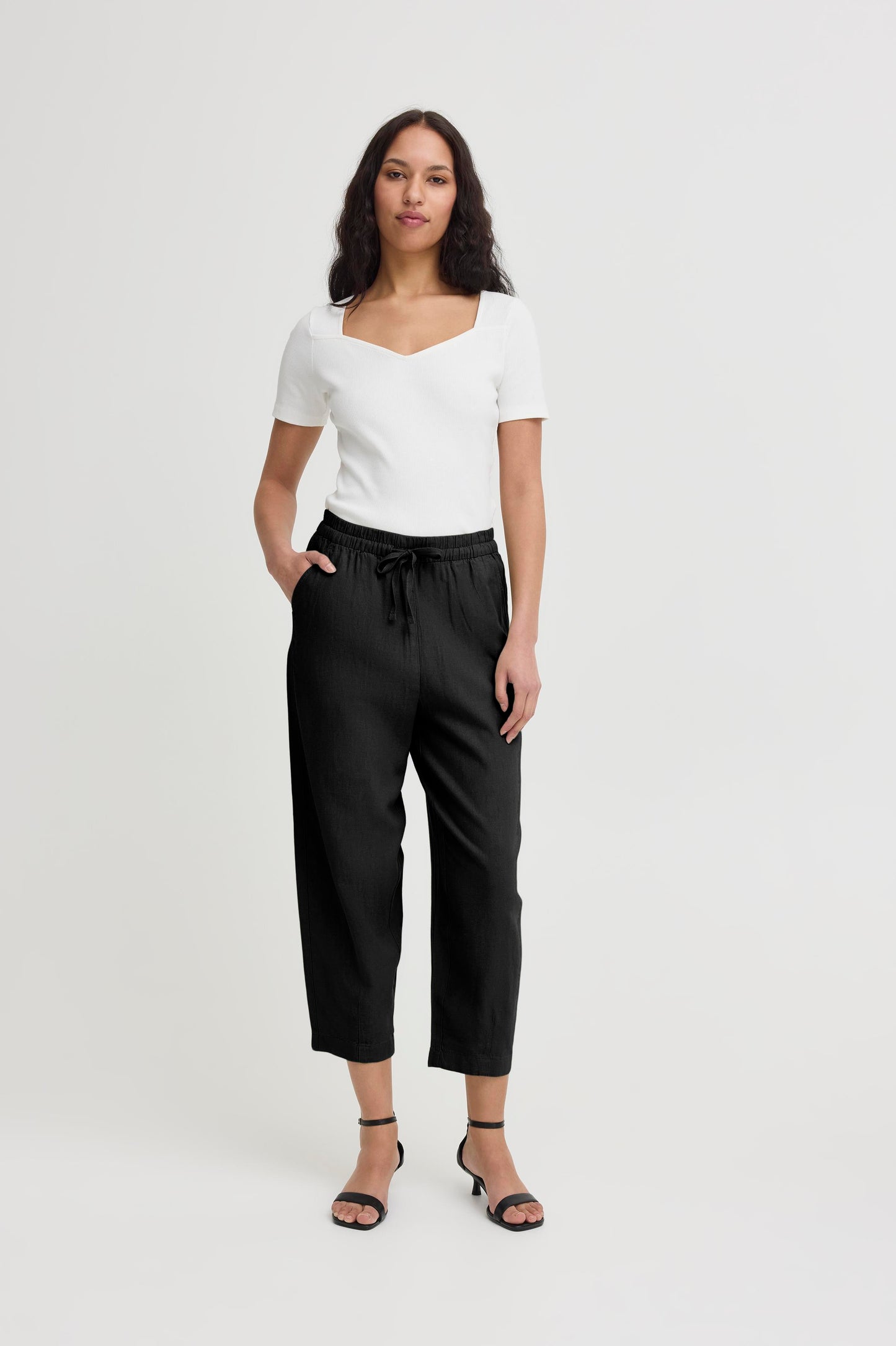 ICHI Ihlinno Linen Barrel Leg trouser in Black