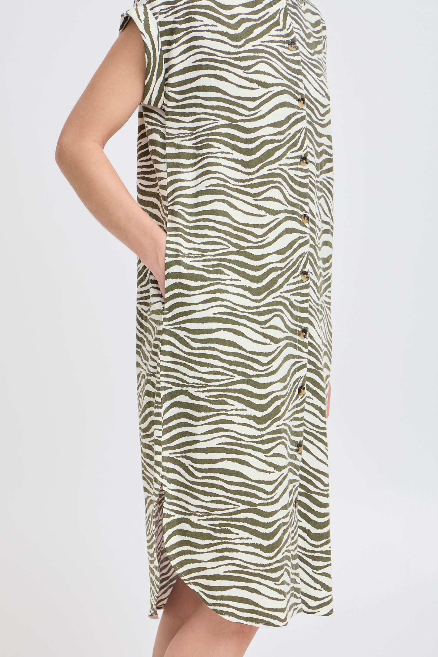Byoung Byfalakka Short Sleeve Shirt dress in Animal Kalamata Mix