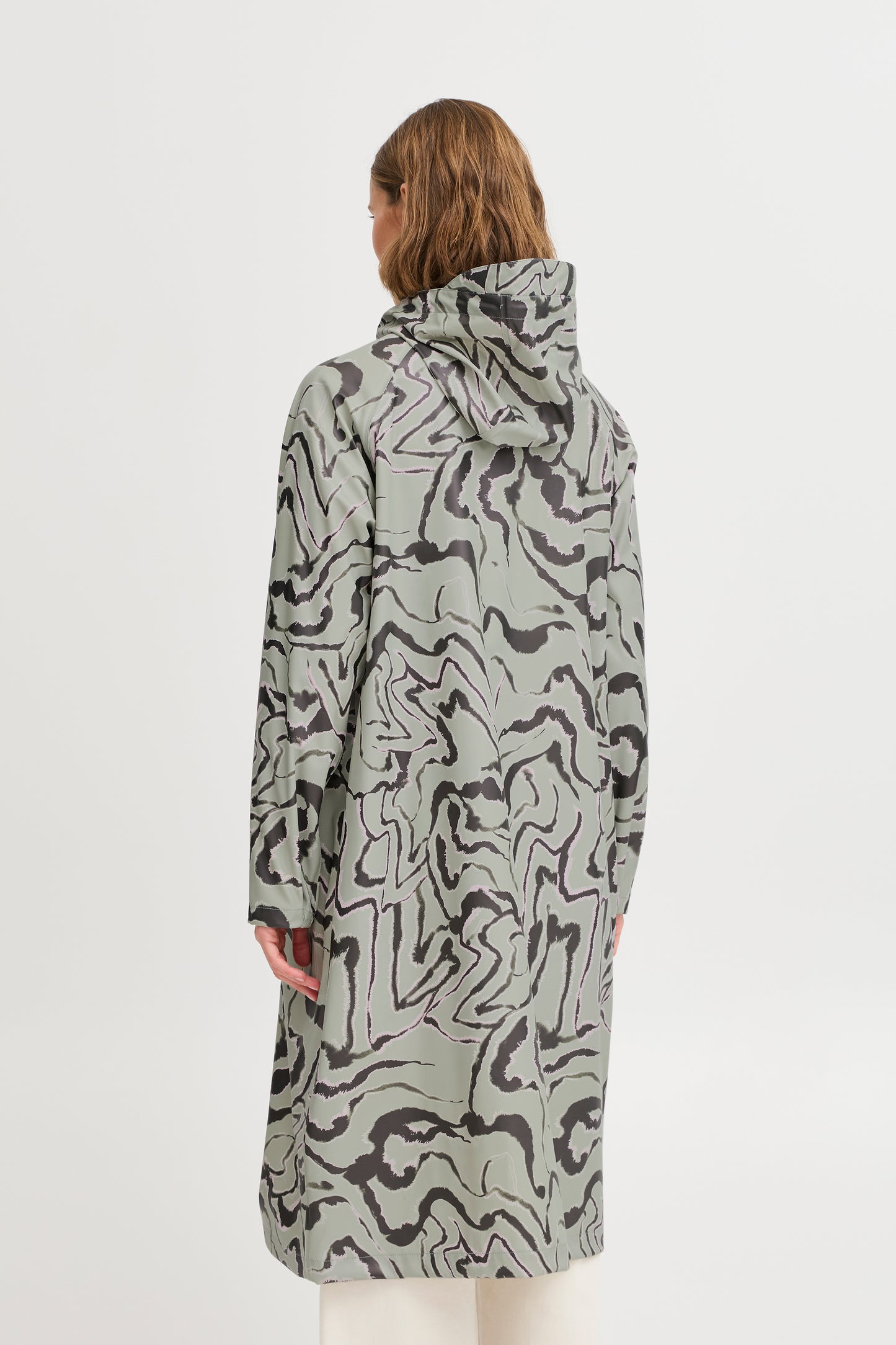 Byoung Byavan Coat in Tea Abstract Print