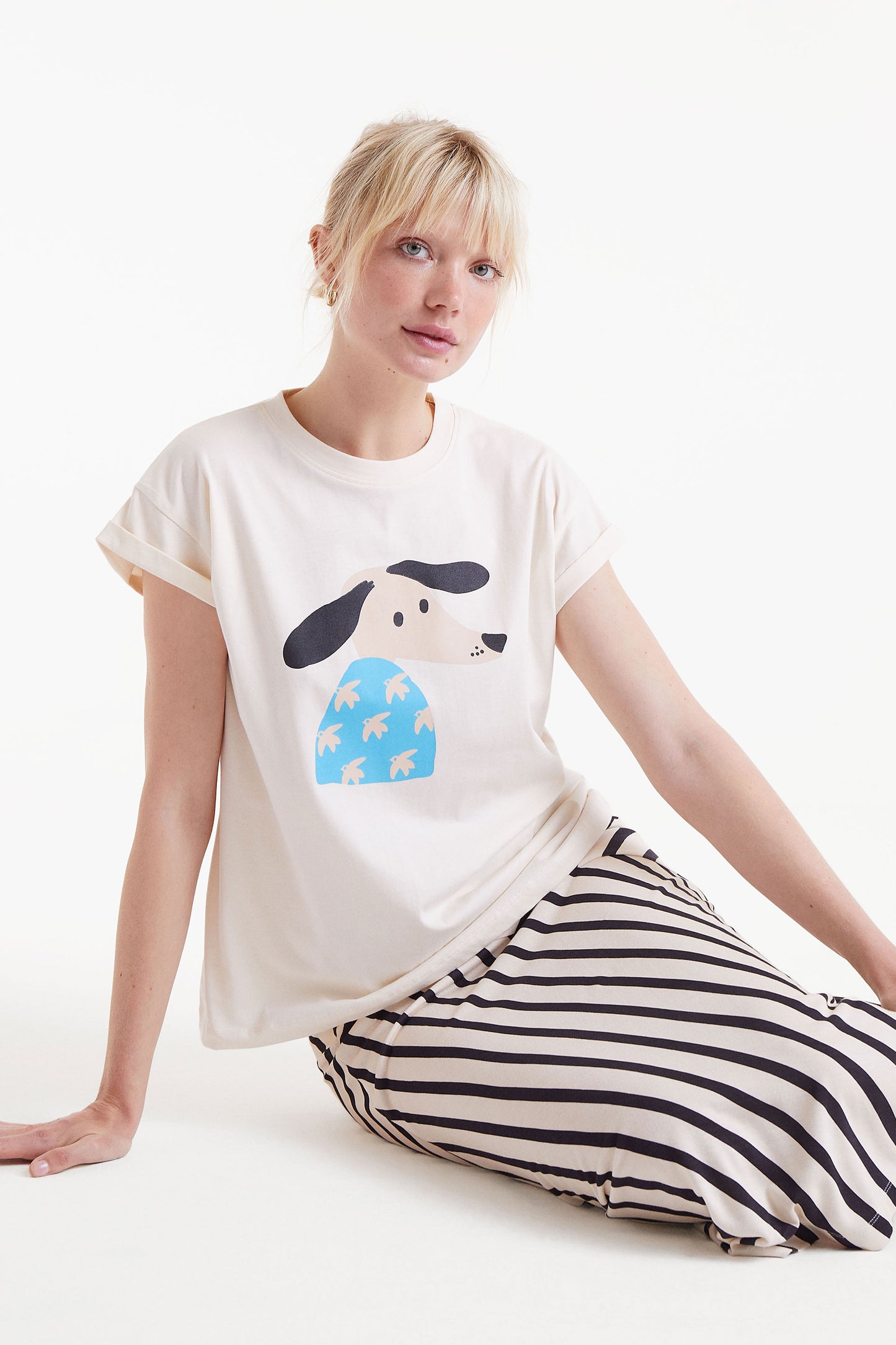 Compania Fantastică WHhite Tee with Dog detail
