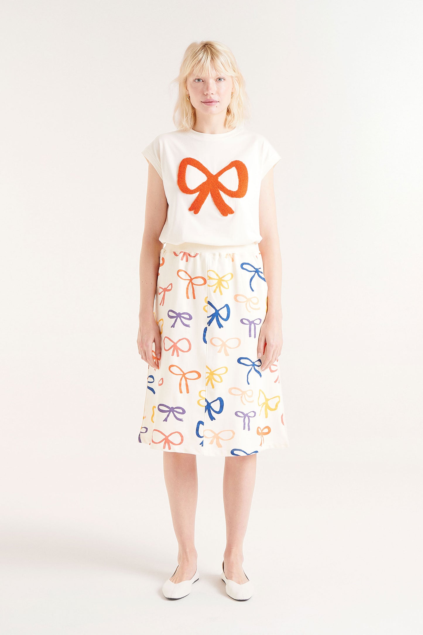 Compania Cream Tee with Red Bow Detail