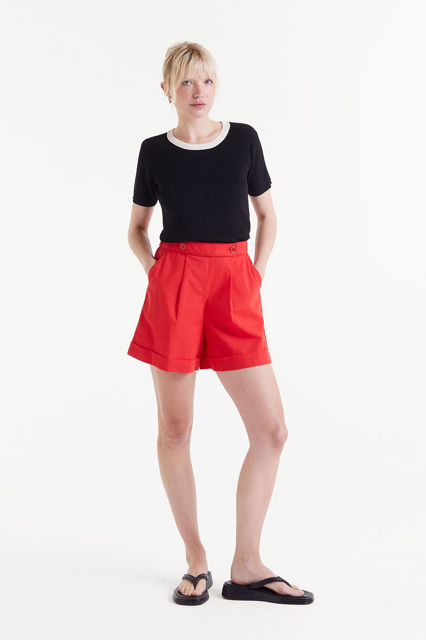 Compania Fantastică Red Shorts