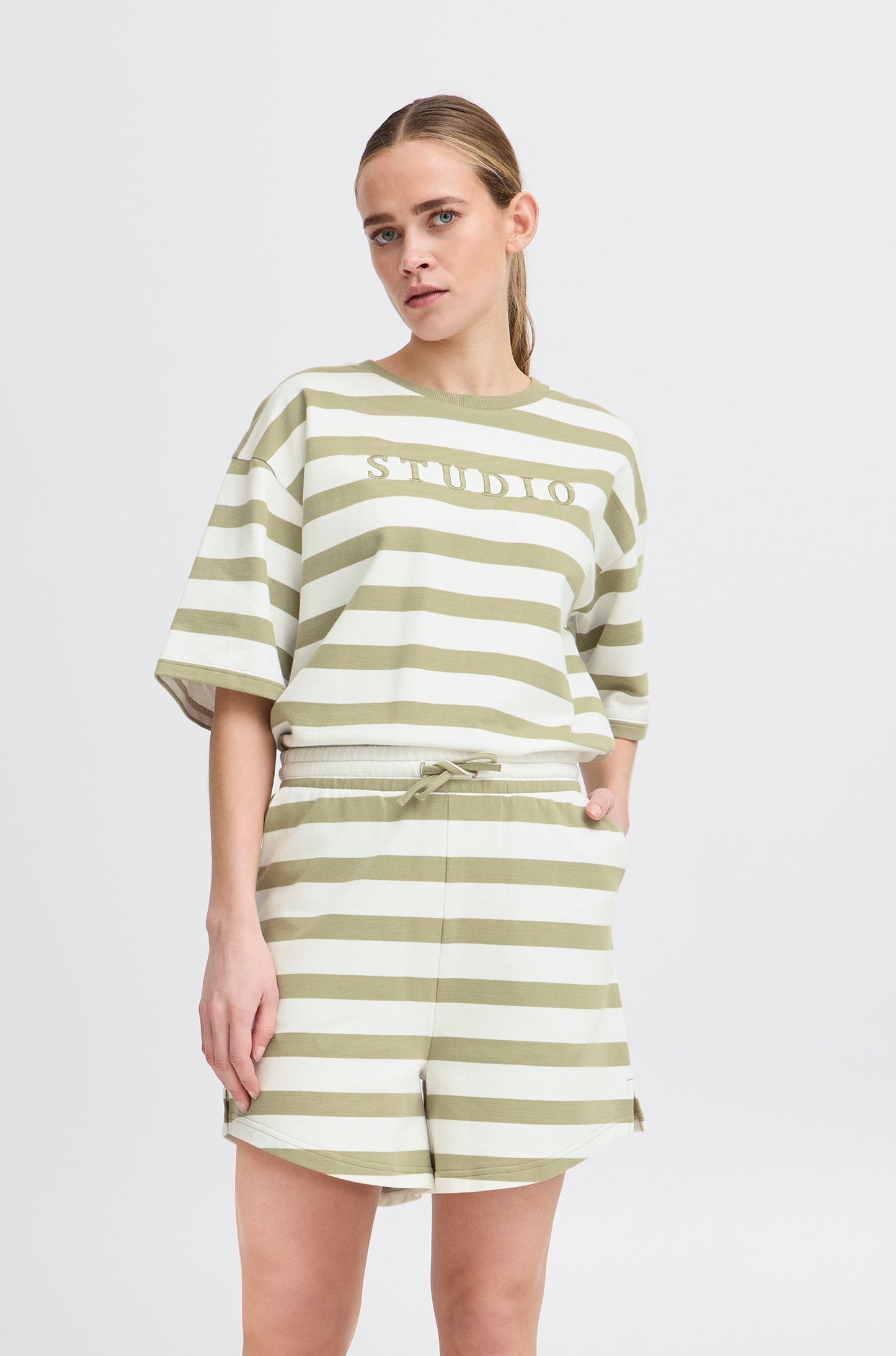 ICHI Ihocie Shorts in tea stripe