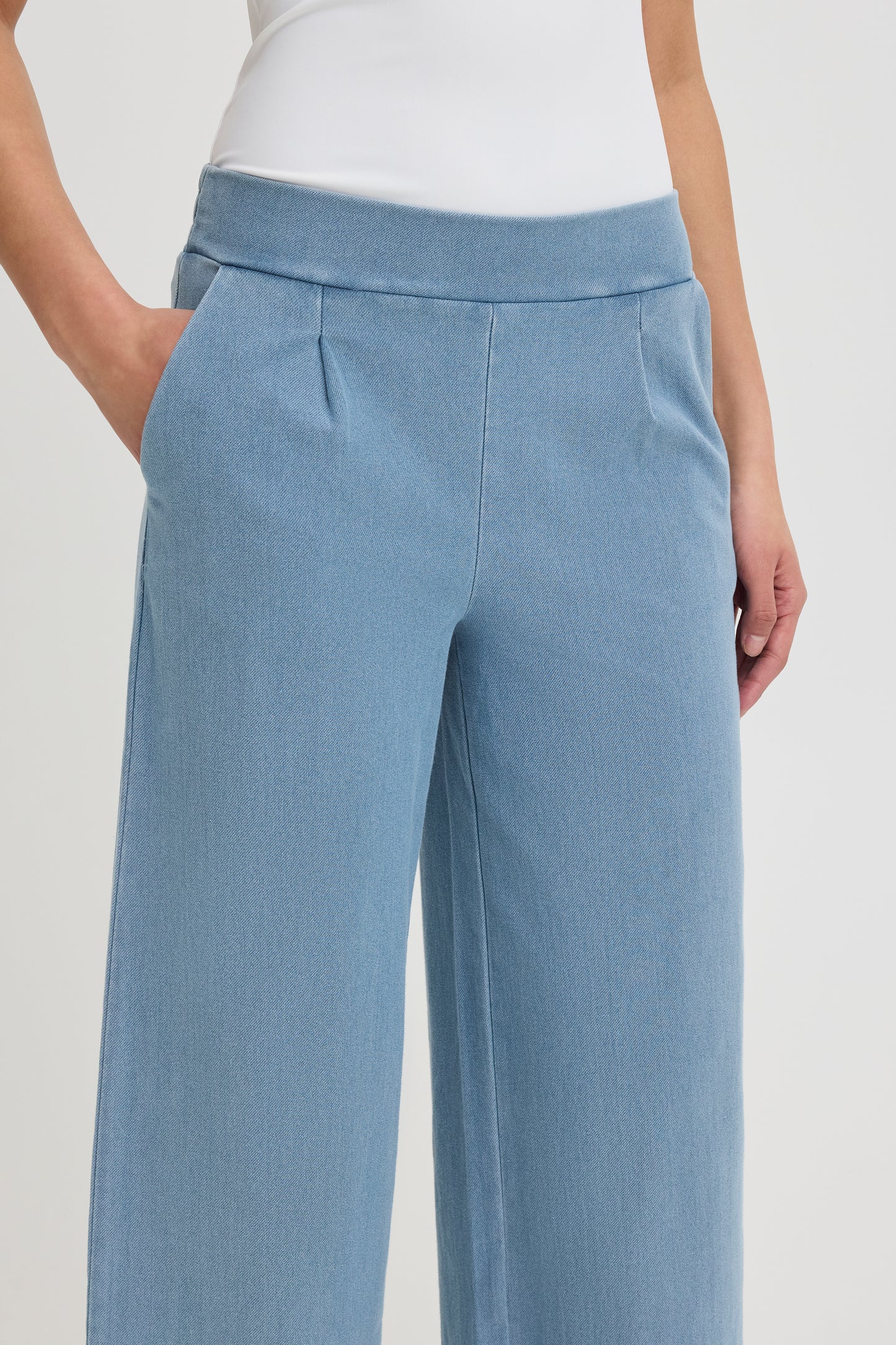 ICHI Ihkate Denerim Pants in light blue denim