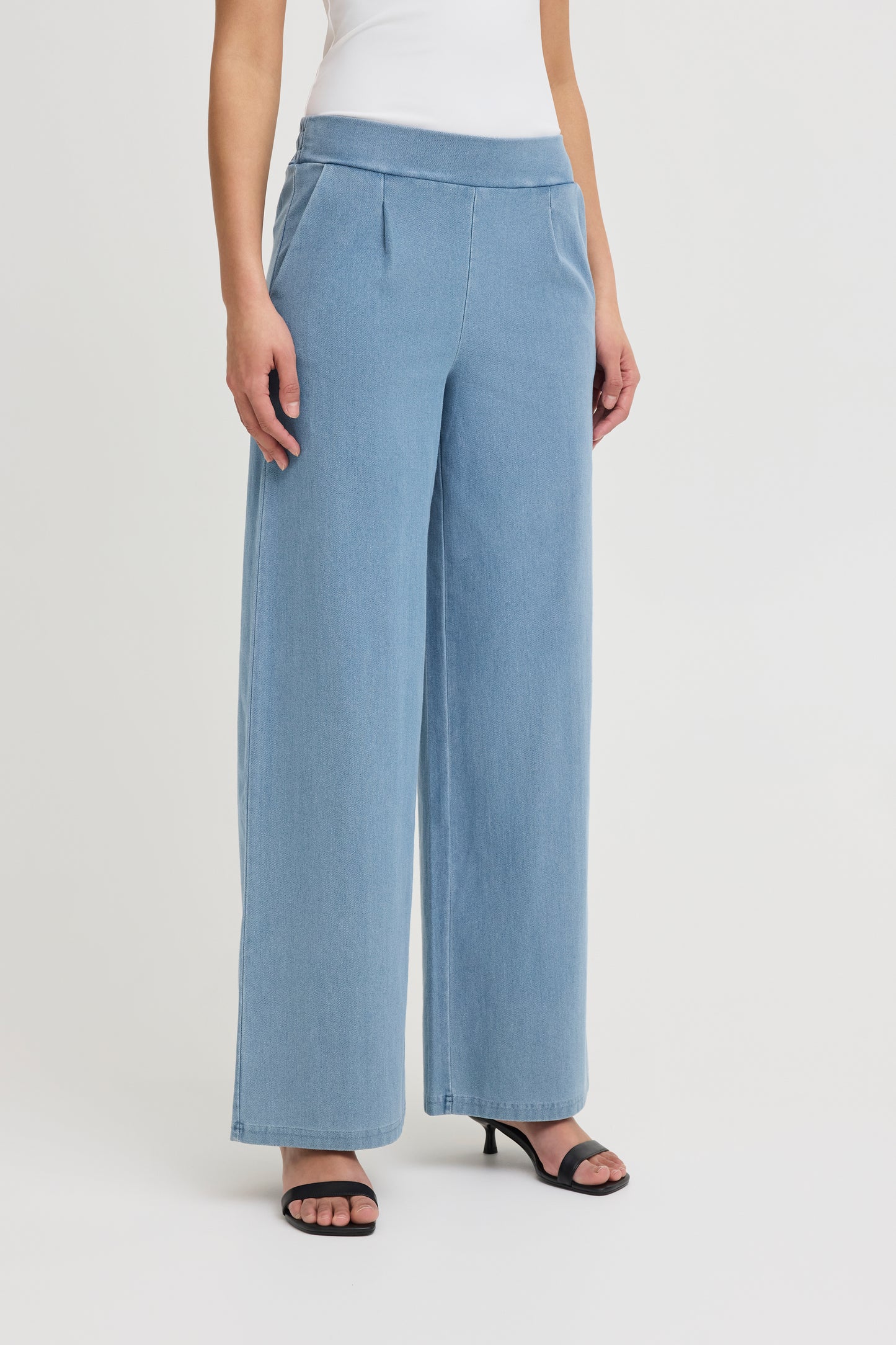 ICHI Ihkate Denerim Pants in light blue denim