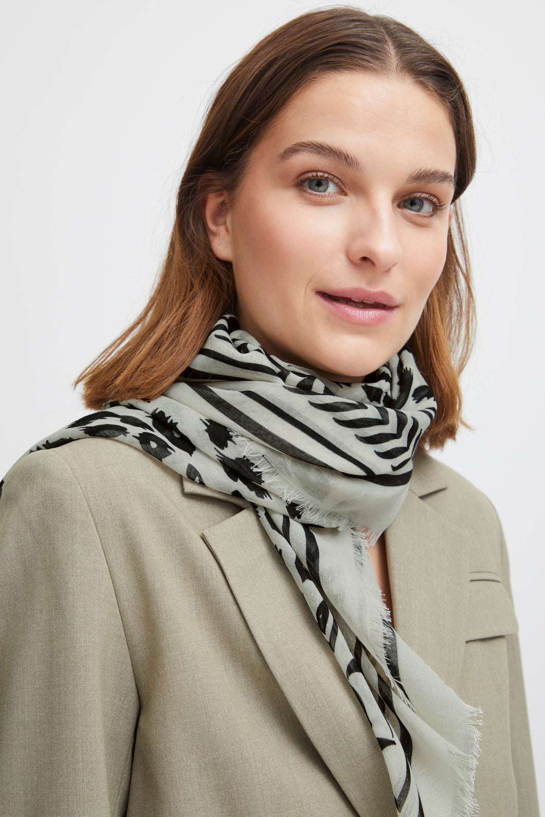 Byoung Bavesma Scarf in Cement Mix