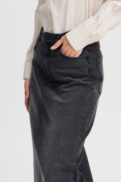 Byoung Bydonella Long Skirt in black denim