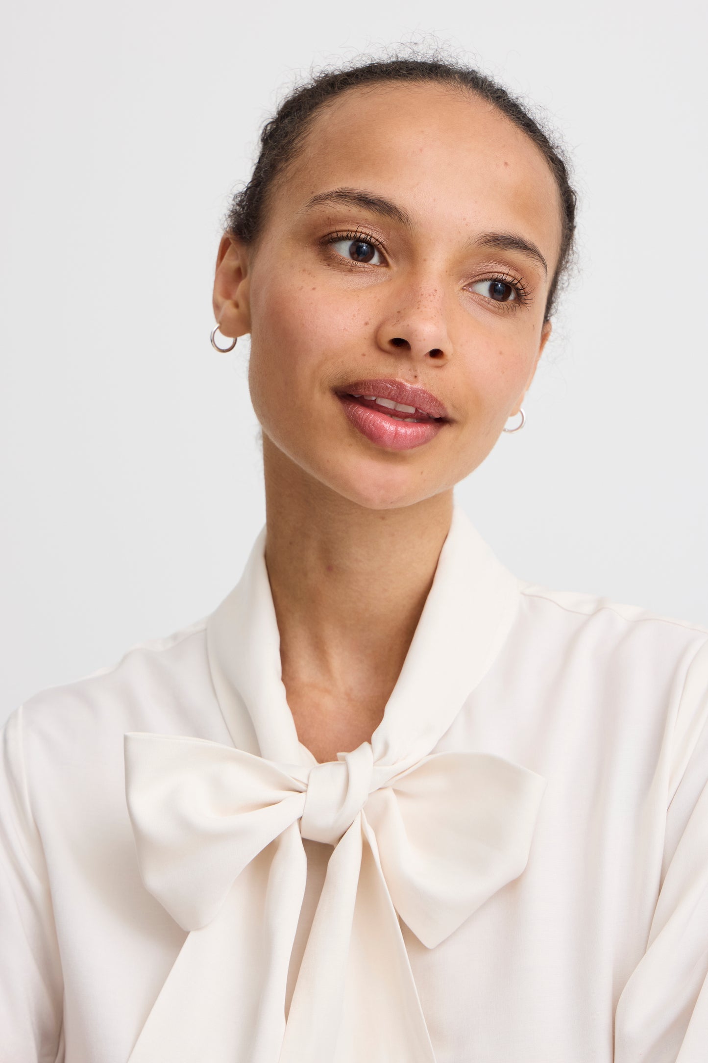 Byoung Byhanyo Bow Shirt in Birch