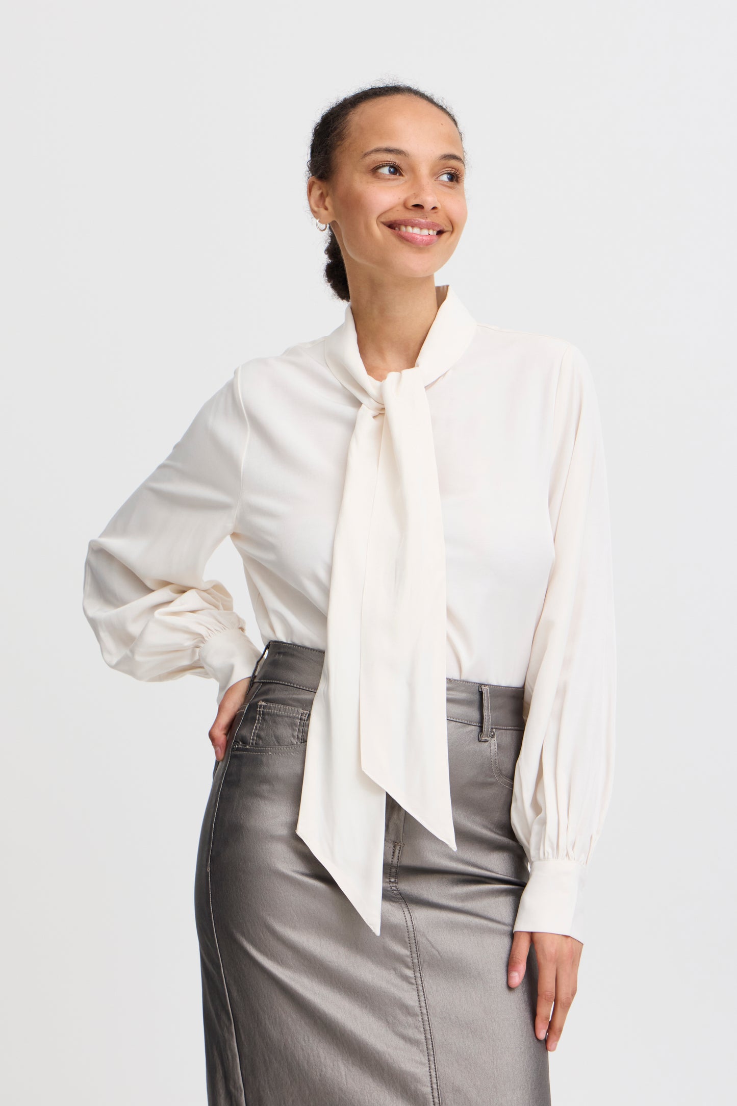 Byoung Byhanyo Bow Shirt in Birch